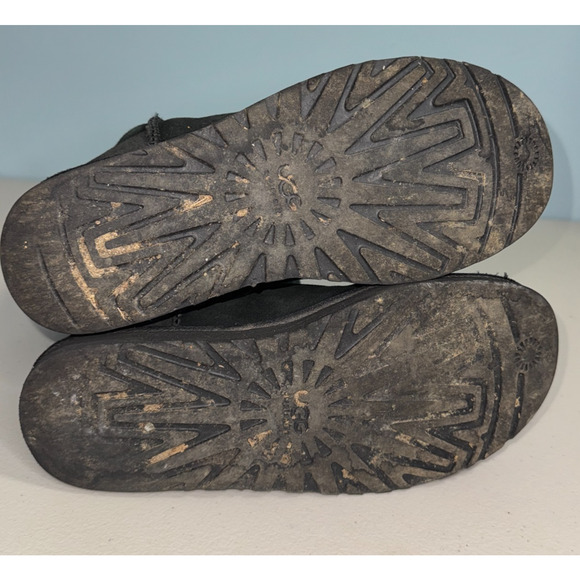 UGG Australia Womens 8 Boot Classic Short Outdoor Winter Warm Cool Weather Cozy - Picture 7 of 8